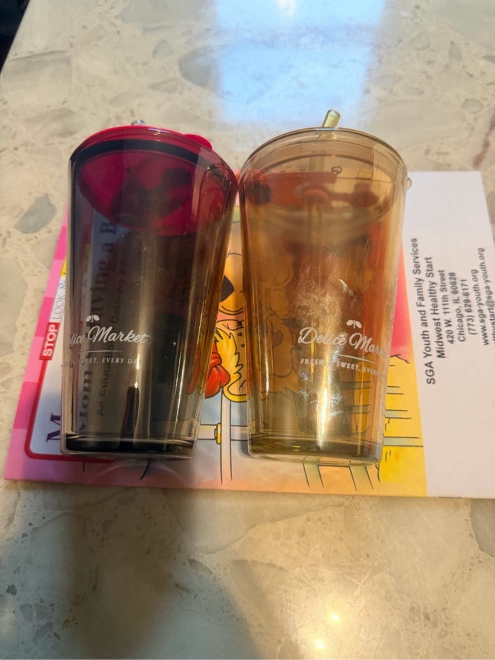 2 Tumblers with lids, one red, one2 Tumblers with lids, one red, one clear/brown